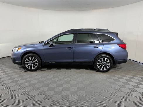 Used 2017 Subaru Outback 2.5i Limited image 2