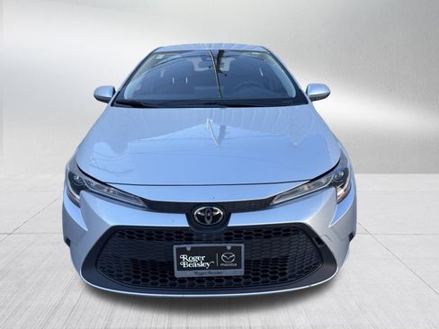 Used 2022 Toyota Corolla LE image 2