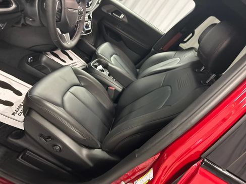 New 2027 Chrysler Pacifica Select FWD image 10