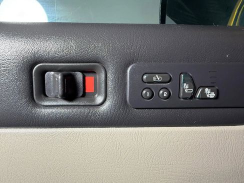 Used 2004 HUMMER H2 w/ Preferred Equipment Group AWD/4WD image 27