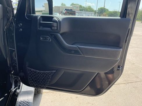 Used 2017 Jeep Wrangler Unlimited Sahara AWD/4WD image 16