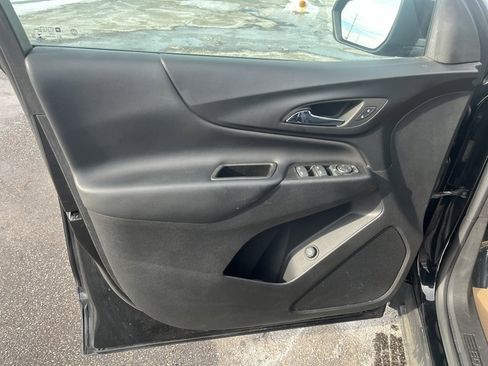 Used 2023 Chevrolet Equinox RS w/ RS Leather Package image 9