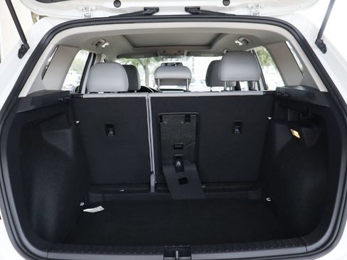 Certified 2022 Volkswagen Taos SE FWD image 30