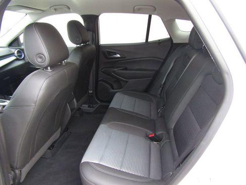 Used 2025 Chevrolet Trax LT w/ LT Convenience Package FWD image 27