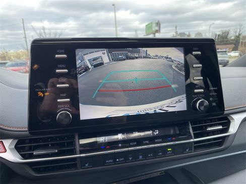 Used 2022 Toyota Sienna XSE image 14