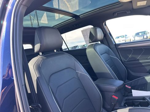 Used 2022 Volkswagen Tiguan SEL R-Line AWD/4WD image 38
