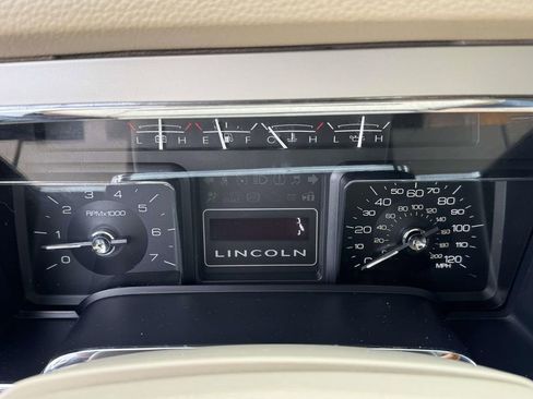 Used 2010 Lincoln Navigator Base image 25