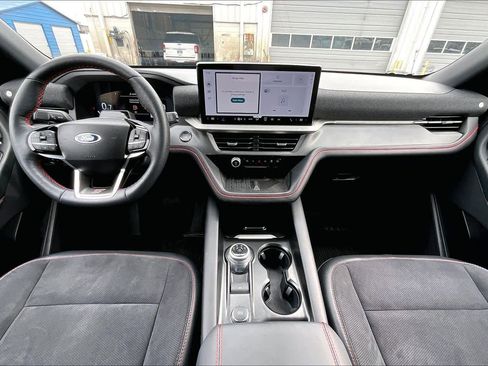 Certified 2025 Ford Explorer ST image 18