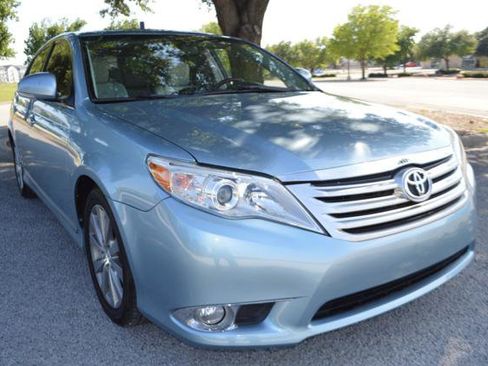 Used 2011 Toyota Avalon Limited FWD image 2