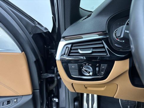Used 2019 BMW 530e w/ M Sport Package RWD image 31