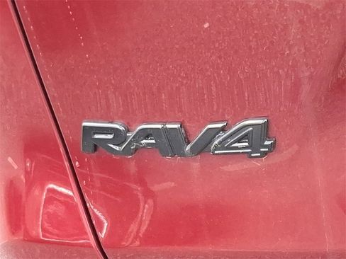 Used 2021 Toyota RAV4 LE image 29