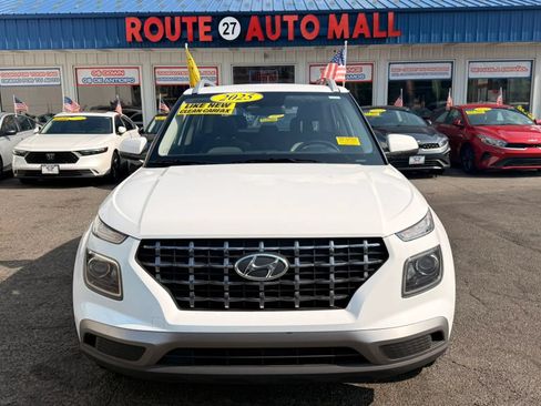 Used 2025 Hyundai Venue SEL FWD image 3