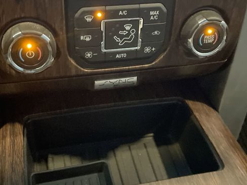 Used 2013 Ford F150 Lariat w/ Lariat Chrome Pkg image 19