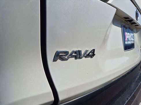 Used 2019 Toyota RAV4 XSE AWD/4WD image 10