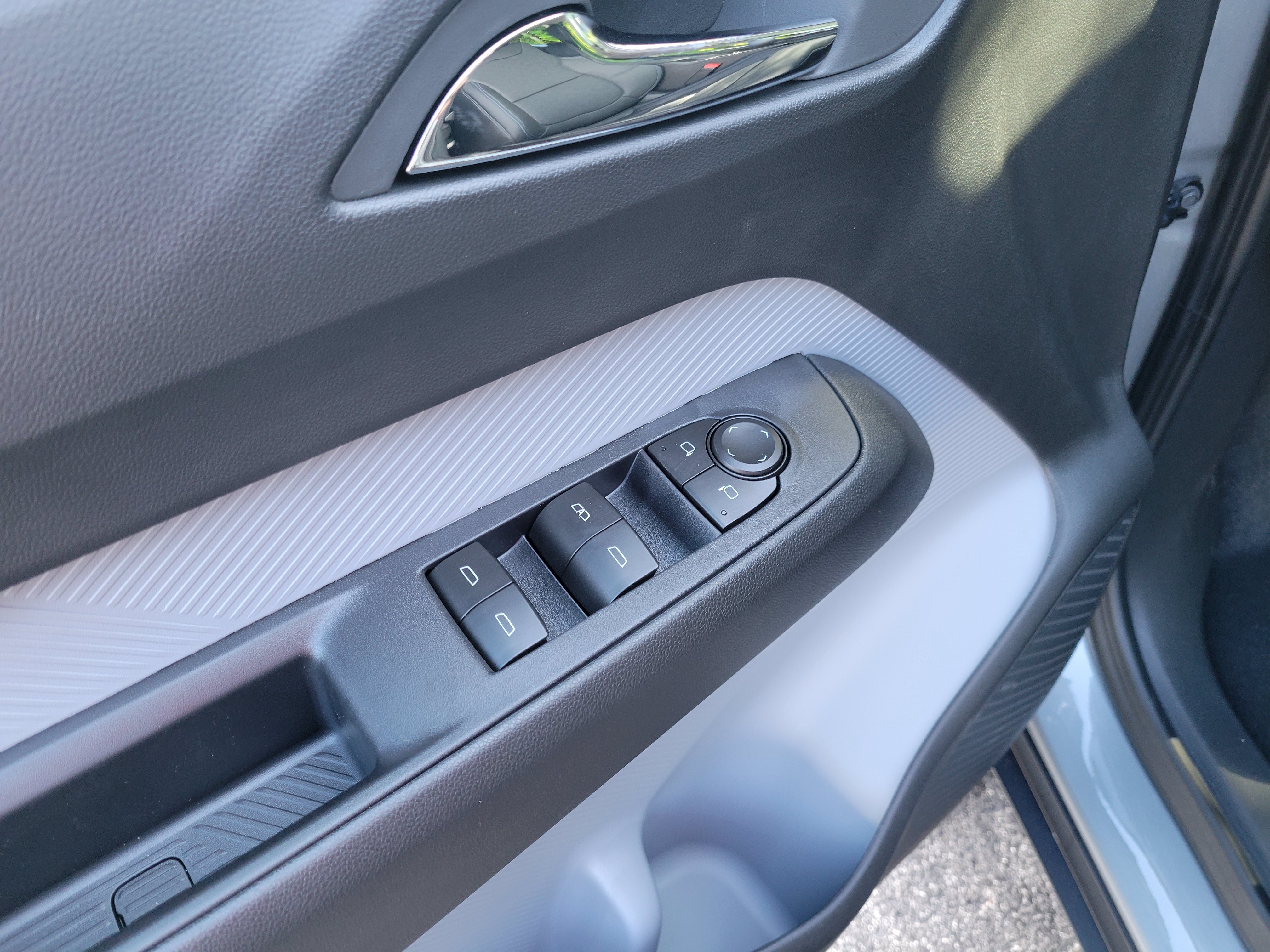 New 2027 Chevrolet Bolt LT w/ Super Cruise Package FWD image 28
