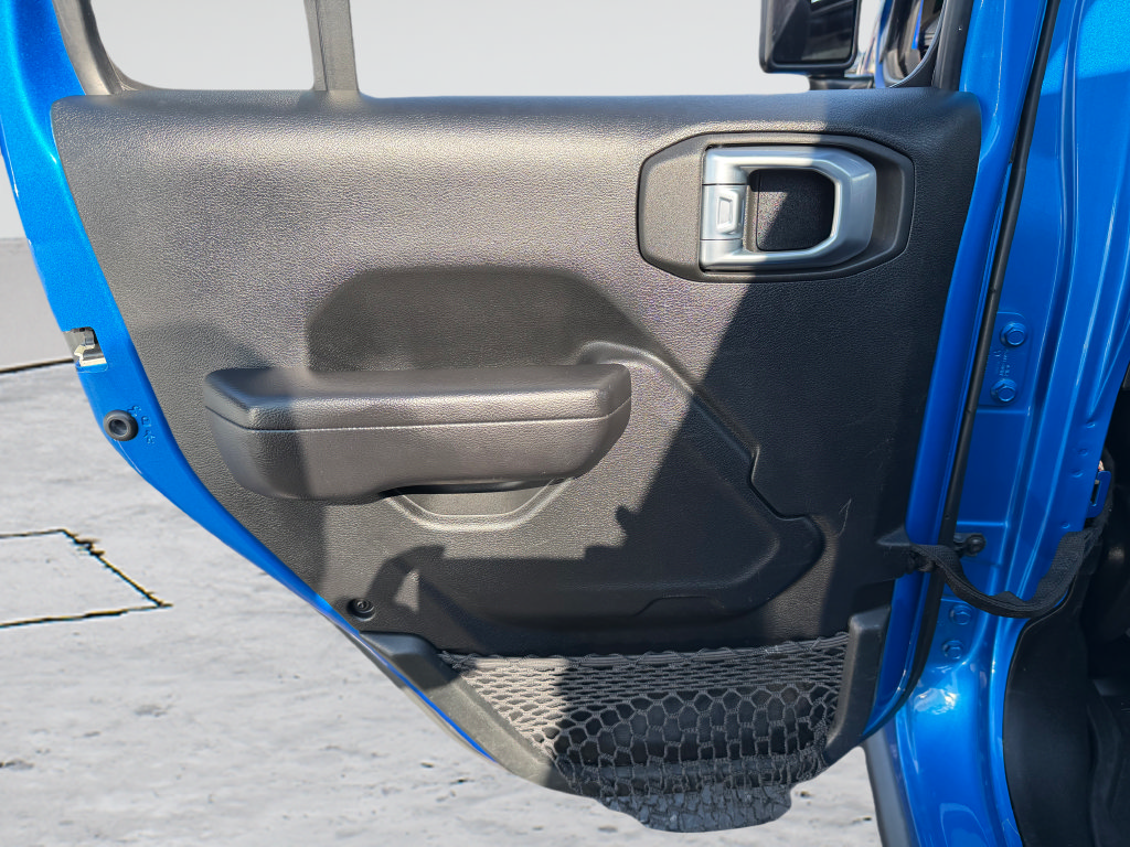 Used 2021 Jeep Wrangler Unlimited Rubicon AWD/4WD image 38