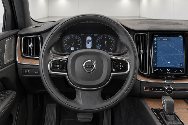 Certified 2024 Volvo XC90 T8 Plus w/ Protection Package Premier AWD/4WD image 8