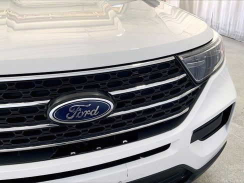 Used 2022 Ford Explorer XLT image 30