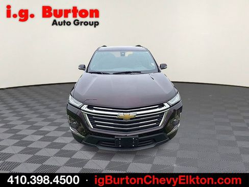 Used 2023 Chevrolet Traverse LT FWD image 2