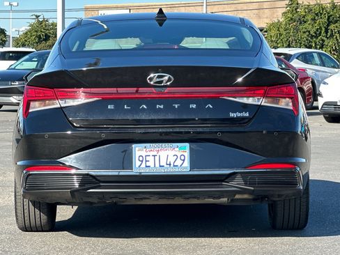 Used 2023 Hyundai Elantra Limited w/ Preferred Accessory Package FWD image 5
