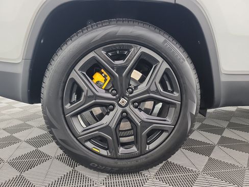 Used 2024 Rivian R1S Adventure AWD/4WD image 12