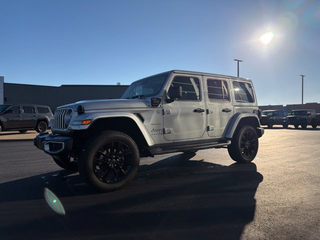 Used 2024 Jeep Wrangler Unlimited Sahara AWD/4WD image 3