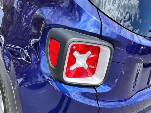 Used 2018 Jeep Renegade Limited w/ Advanced Technology Group FWD image 29