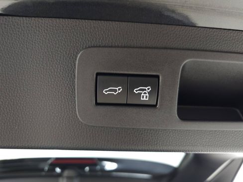 Used 2025 Lexus LX 600 4WD w/ Accessory Package (2T) image 8