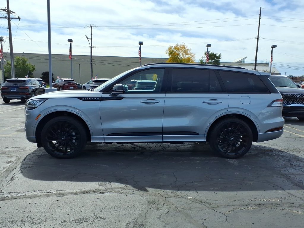 Used 2023 Lincoln Aviator Reserve w/ Equipment Group 201A AWD/4WD image 4