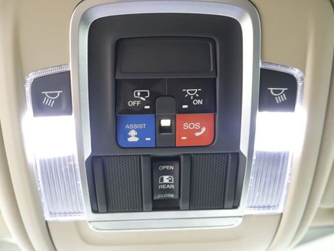 Used 2019 RAM 1500 Laramie AWD/4WD image 33