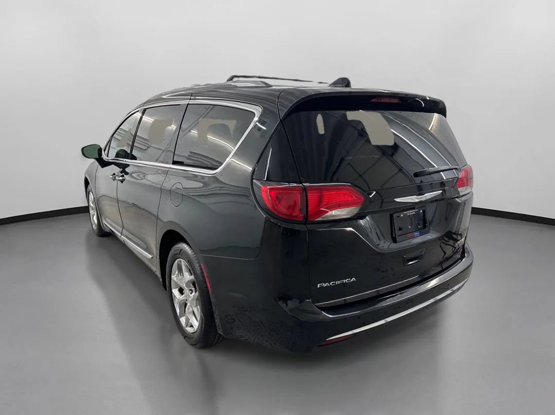 Used 2017 Chrysler Pacifica Limited FWD image 7