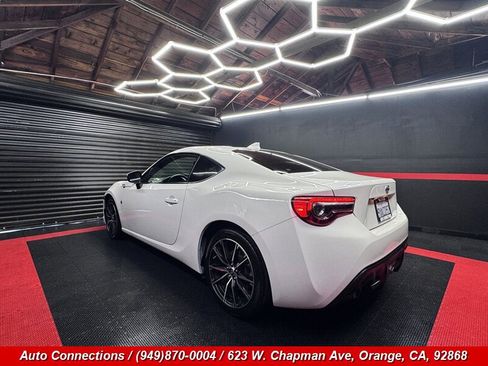 Used 2018 Toyota 86 RWD image 4