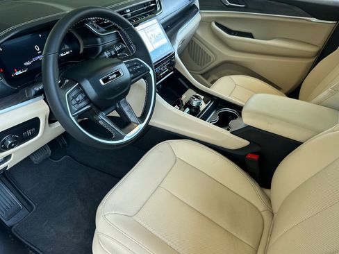 New 2025 Jeep Grand Cherokee L Limited w/ Luxury Tech Group II image 10