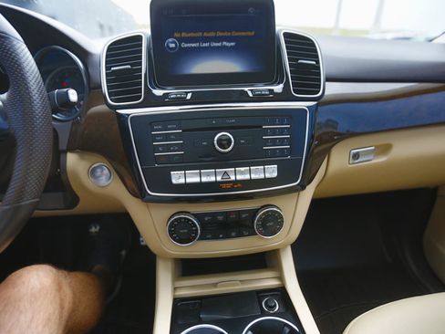 Used 2019 Mercedes-Benz GLE 400 4MATIC w/ Premium 1 Package image 8