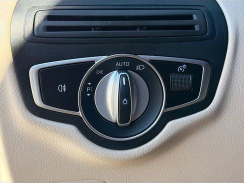 Used 2020 Mercedes-Benz GLC 300 4MATIC w/ Multimedia Package image 35