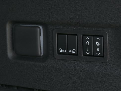 Used 2025 Chevrolet Suburban High Country AWD/4WD image 43