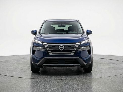 Used 2025 Nissan Rogue SV AWD/4WD image 2