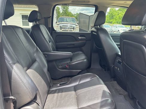 Used 2007 Chevrolet Suburban LT w/ LT Preferred Equipment Group AWD/4WD image 16