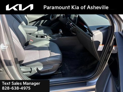 Certified 2025 Kia Niro EX Touring FWD image 21