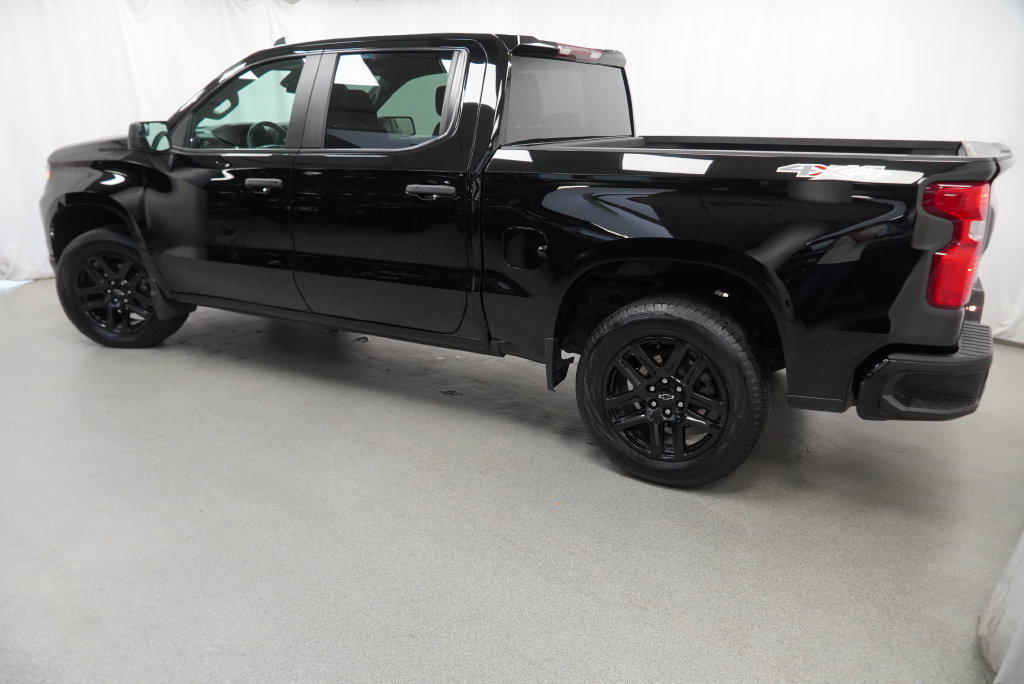 Used 2023 Chevrolet Silverado 1500 Custom w/ LPO, Dark Essentials Package AWD/4WD image 17