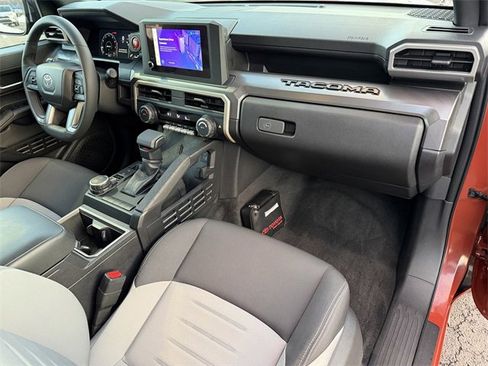 Used 2025 Toyota Tacoma TRD Sport image 19