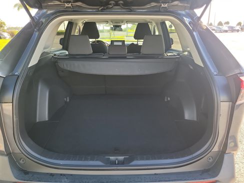 Used 2021 Toyota RAV4 XLE FWD image 11