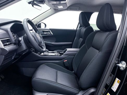 New 2025 Mitsubishi Outlander ES image 12