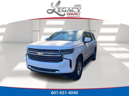 Used 2023 Chevrolet Suburban LT image 1