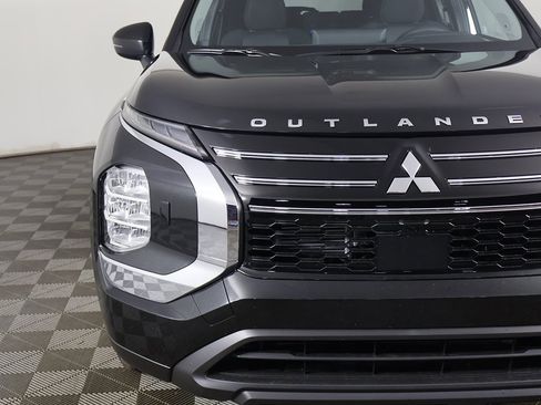 New 2026 Mitsubishi Outlander ES image 15