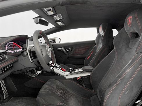 Used 2018 Lamborghini Huracan Performante image 15