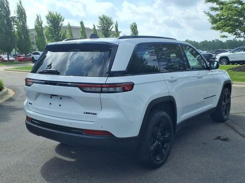 Certified 2024 Jeep Grand Cherokee Limited w/ Black Appearance Package AWD/4WD image 4