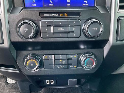 Used 2019 Ford F150 XLT image 34