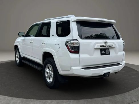 Used 2017 Toyota 4Runner SR5 AWD/4WD image 6