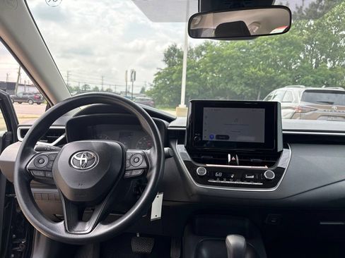 Used 2025 Toyota Corolla LE FWD image 21